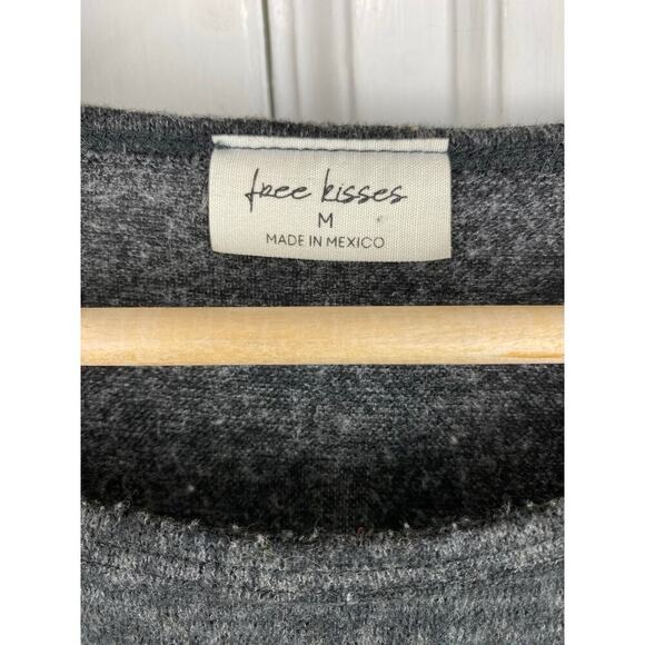 Free Kisses Women's Size M Gray Beaded Fashion QUEEN Drawstring Waist Knit Top - Picture 4 of 5